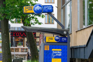 Zakopane, Polonya - 12 Temmuz 2024 - Zakopane 'deki euronet ATM