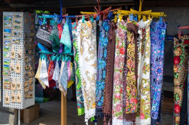 İskoçya desenli geleneksel eşarplar