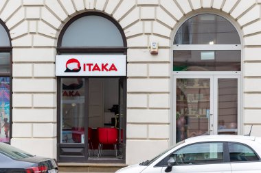 Krakow, Polonya - 09 Eylül 2024 - Krakow seyahat acentesinde Itaka