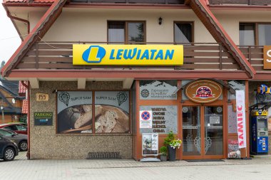 Bialka Tatrzanska, Polonya - 14.07.2024 - Bialka Tatrzanska 'da zabka zincir mağazası