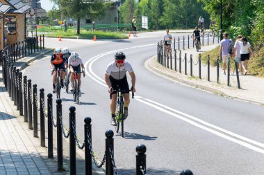 Niedzica, Polonya - 13 Temmuz 2024 - Niedzica 'da bisiklet yarışı