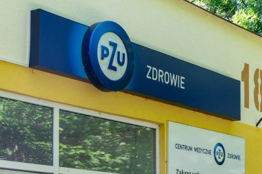 Ustka, Polonya - 25 Haziran 2024 - pzu sigorta ofisi Ustka