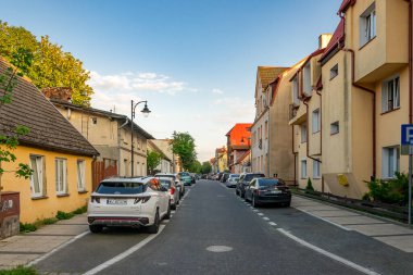 Ustka, Polonya - 26 Haziran 2024 - Ustka sahil kentinde sokaklar