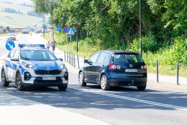 Niedzica, Polonya - 13 Temmuz 2024 - Niedzica 'da polis arabası