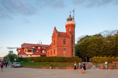 Ustka, Polonya - 25 Haziran 2024 - Ustka 'daki tarihi deniz feneri