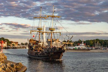 Ustka, Polonya - 25 Haziran 2024 - Ustka yolcu gemisi