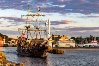 Ustka, Polonya - 25 Haziran 2024 - Ustka yolcu gemisi