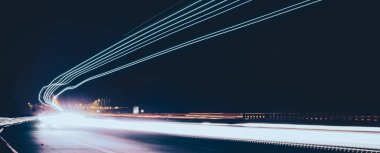 Geceli arabaların ışıkları