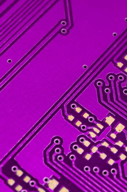Menekşe baskılı devre kartı. arkaplan veya doku