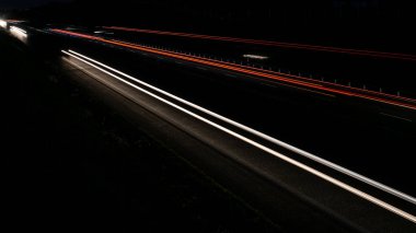 Geceli arabaların ışıkları