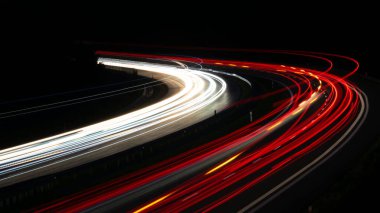 Geceli arabaların ışıkları