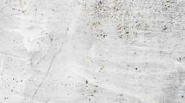 Beyaz boyayla boyanmış eski duvar