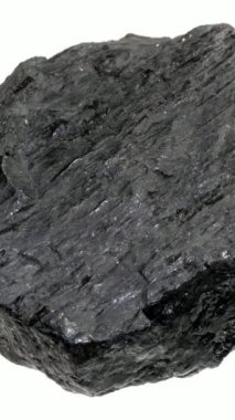 beyaz izole edilmiş bir arkaplanda kömür