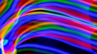 Siyah arkaplanda çok renkli gökkuşağı çizgileri