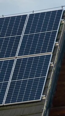 Çatıda fotovoltaik paneller