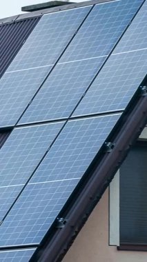 Çatıda fotovoltaik paneller