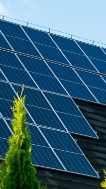 Çatıda fotovoltaik paneller
