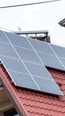 Çatıda fotovoltaik paneller