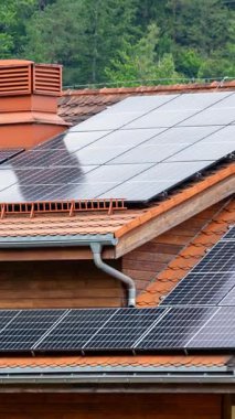 Çatıda fotovoltaik paneller