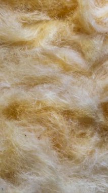 Görünür desenli sarı mineral yünü.