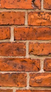 Görünür dokusu olan kırmızı tuğlalar
