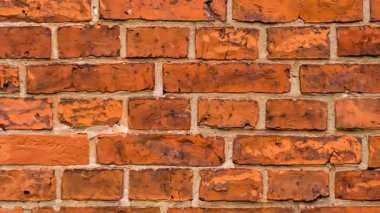 Görünür dokusu olan kırmızı tuğlalar