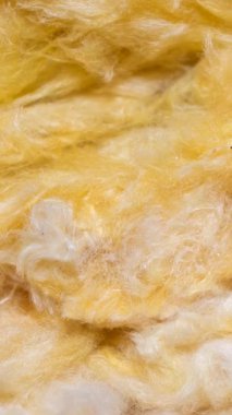 Görünür desenli sarı mineral yünü.