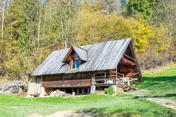 Niedzica 'daki tarihi çoban kulübesi.