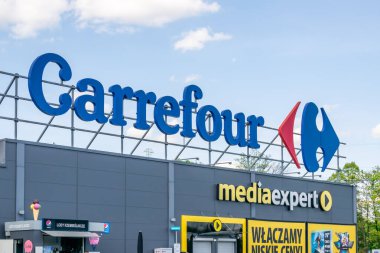 Chorzow, Polonya - 1 Mayıs 2025 - Carrefour Chorzow 'da bir mağaza
