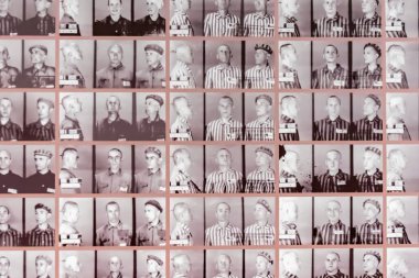 Auschwitz, Polonya - 28 Kasım 2025 - Auschwitz toplama kampından tutsakların portreleri