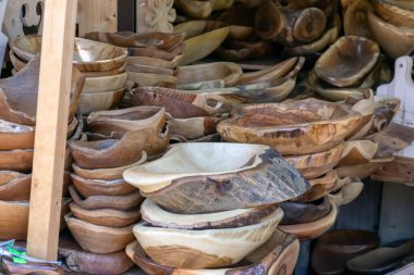 İlginç ahşap kaseler sergileniyor