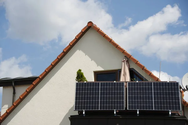 Balkónová Elektrárna Jasném Slunečním Svitu Slibuje Vysokou Výrobu Energie Solární — Stock fotografie