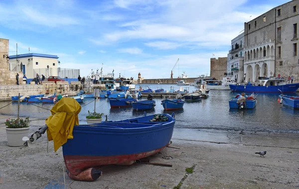 stock image A fisherman repairs a net, port of Monopoli, Italy