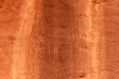 Tarih öncesi taşlıklar, Tadrart Rouge 'da kaya sanatı, Tadrart Akkak, Sahara, Cezayir, yatay manzara, Afrika