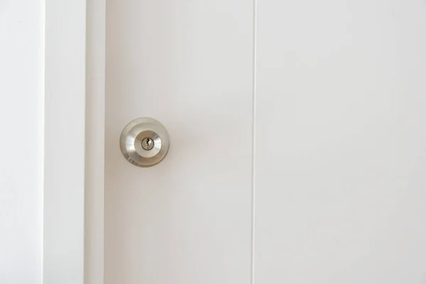 Λευκή Κλειδαριά Κλειστής Έννοιας Ασφάλειας Κλειδώματος Πόρτας Και Αντιγραφή Χώρου — Φωτογραφία Αρχείου