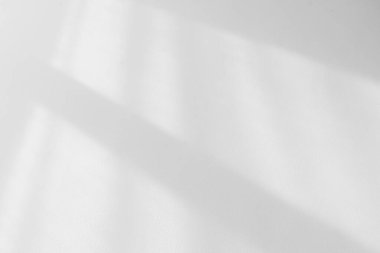 Beyaz duvar arkaplanı ya da arkaplan üzerine pencere gölgesi damla etkisi