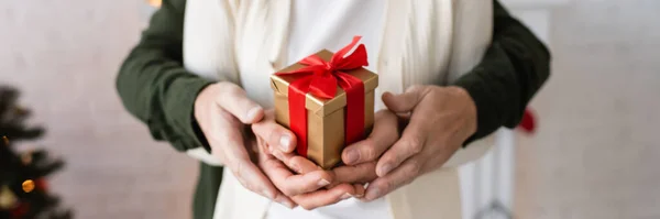 Cropped View Mature Man Woman Holding Christmas Present Hands — Stock Photo, Image