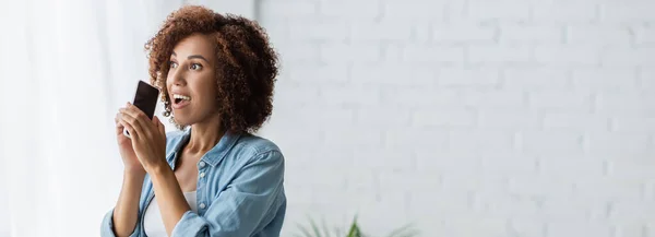 Excited African American Woman Holding Smartphone Blank Screen Looking Away — Stock Photo, Image