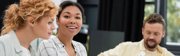 Happy Multiracial Woman Looking Camera Colleagues Working Office Banner — Stock Photo, Image