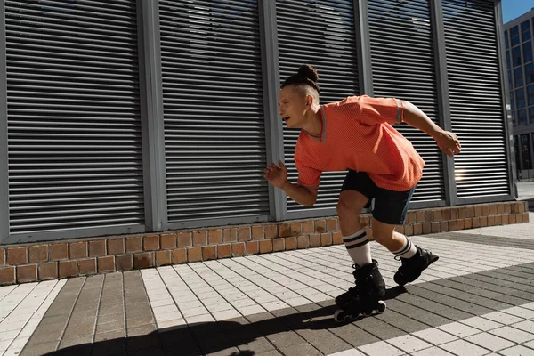 Positive Man Roller Skating Urban Street Daytime — Stock Photo, Image