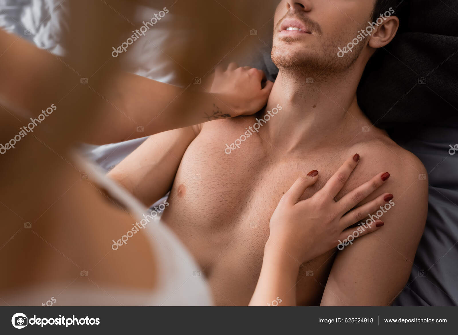 что ощущают парни когда трогают грудь фото 91