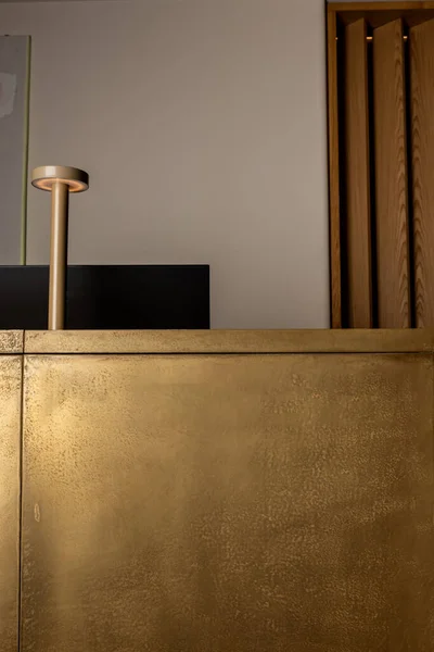 Computer Monitor Modern Golden Lamp Reception Desk Luxury Hotel —  Fotos de Stock