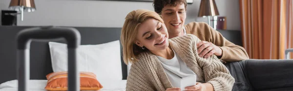 Happy Blonde Woman Chatting Mobile Phone Boyfriend Bed Hotel Banner — Stockfoto