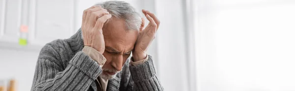 Senior Man Suffering Azheimers Disease Headache While Holding Hands Head — Stockfoto