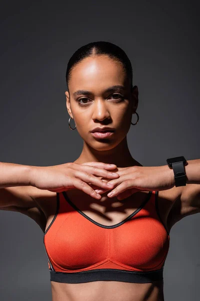 Young African American Woman Fitness Tracker Posing Isolated Grey — Stockfoto