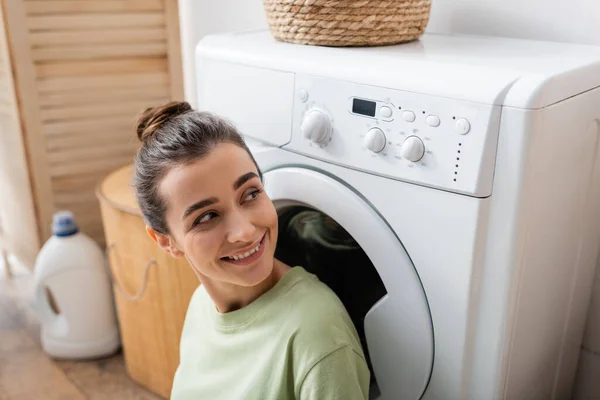 Smiling Woman Looking Washing Machine Home — Foto de Stock