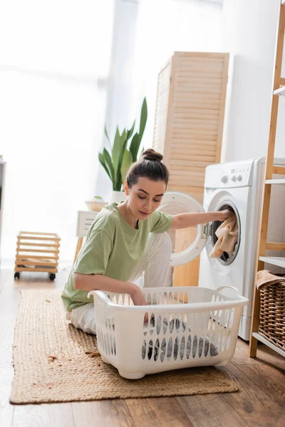 Brunette Woman Putting Clothes Washing Machine Basket Laundry Room — Foto de Stock