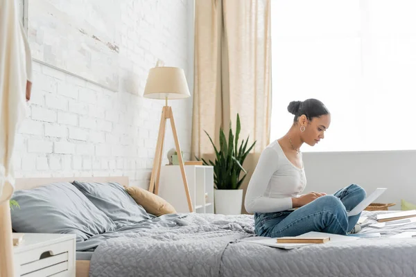 Side View African American Student Using Laptop Notebooks Bed Home — Stock Photo, Image
