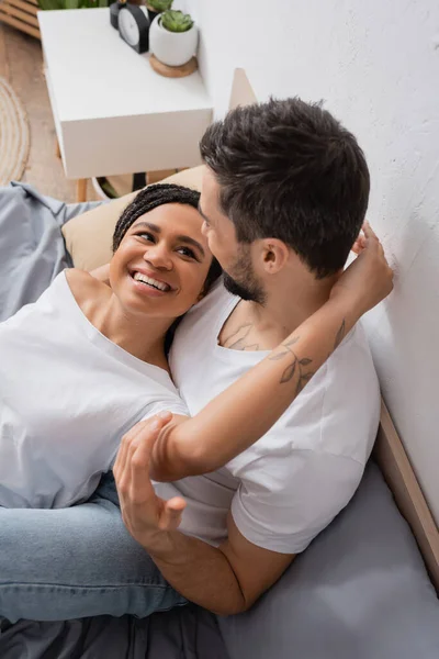 Carefree African American Woman White Shirt Embracing Boyfriend Sitting Bed — Stock Photo, Image