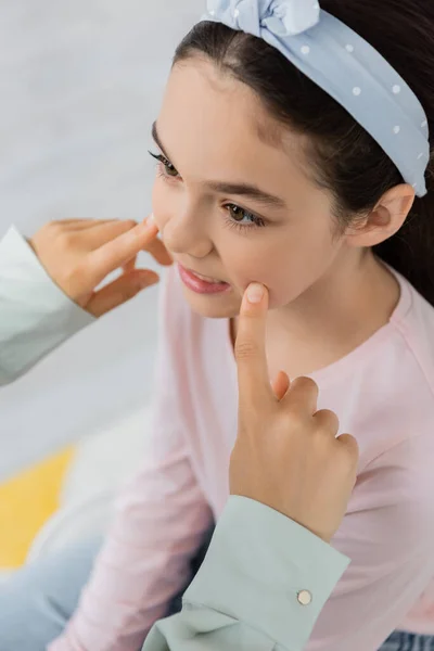 High Angle View Speech Therapist Touching Cheeks Pupil Consulting Room — Stock Photo, Image